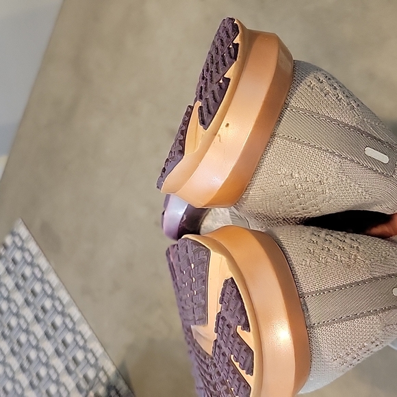 WOMEN'S Brooks LEVITATE 3 running shoes  size 8 GREY - Picture 7 of 10